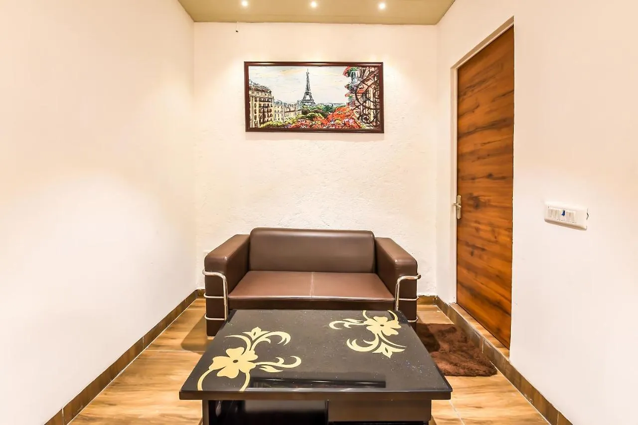 Capital O 19133 Oak Tree Hotel New Delhi 3*,