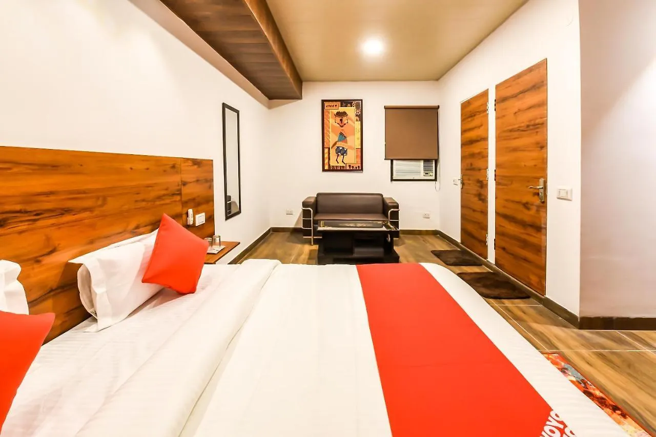 Capital O 19133 Oak Tree Hotel New Delhi