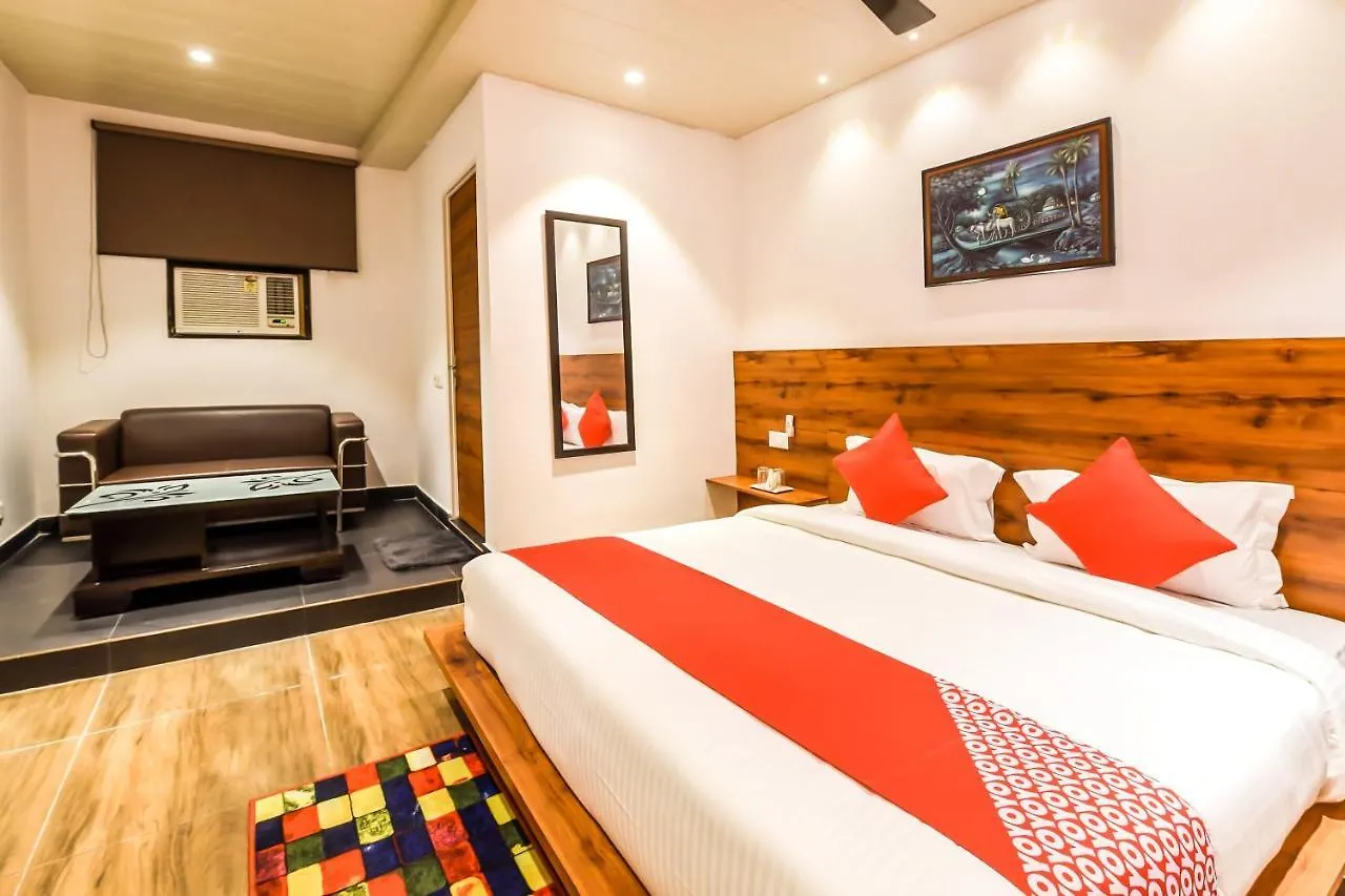 Capital O 19133 Oak Tree Hotel New Delhi