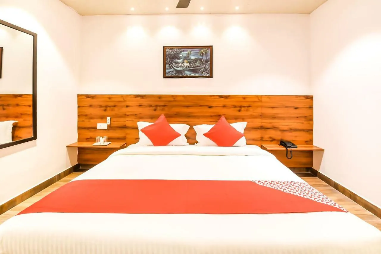 Capital O 19133 Oak Tree Hotel New Delhi