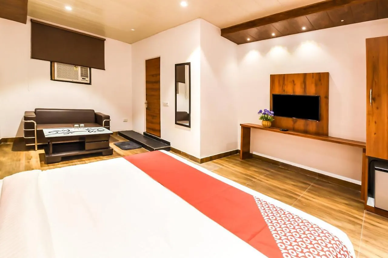 Capital O 19133 Oak Tree Hotel New Delhi 3*,