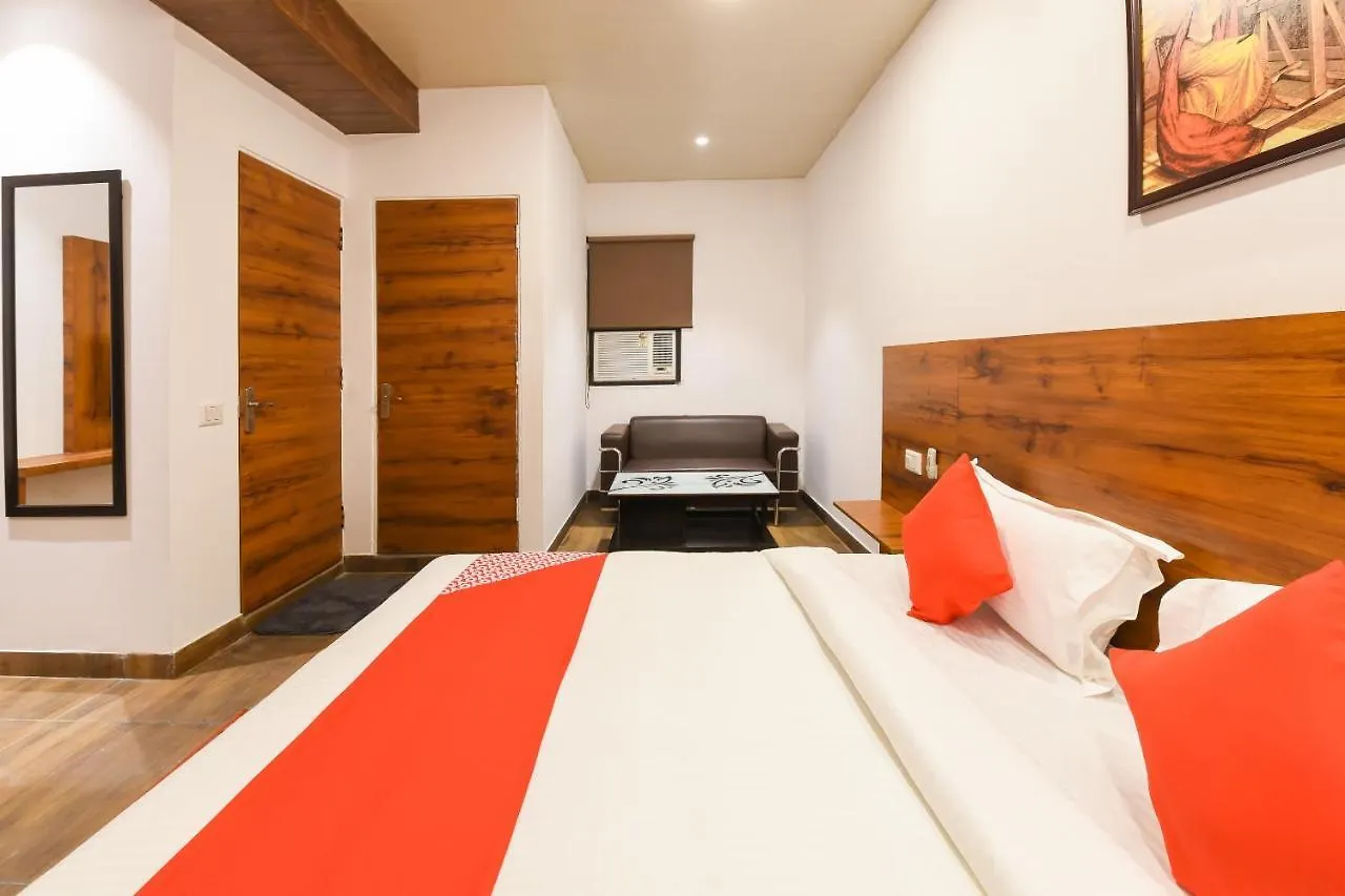 Capital O 19133 Oak Tree Hotel New Delhi