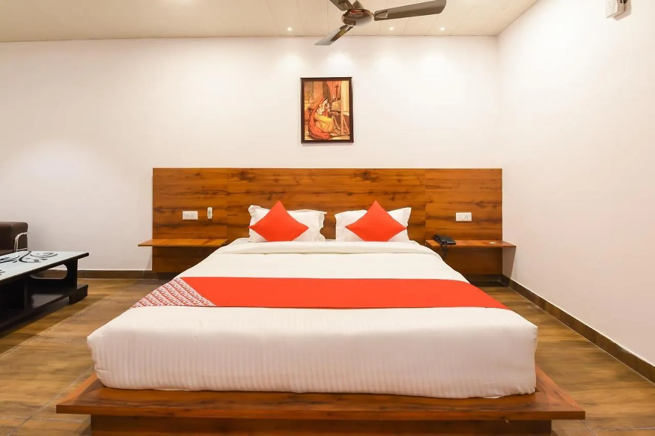 Capital O 19133 Oak Tree Hotel New Delhi