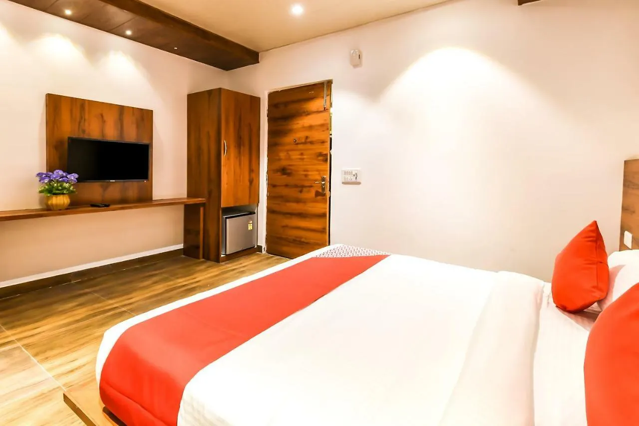***  Capital O 19133 Oak Tree Hotel New Delhi India
