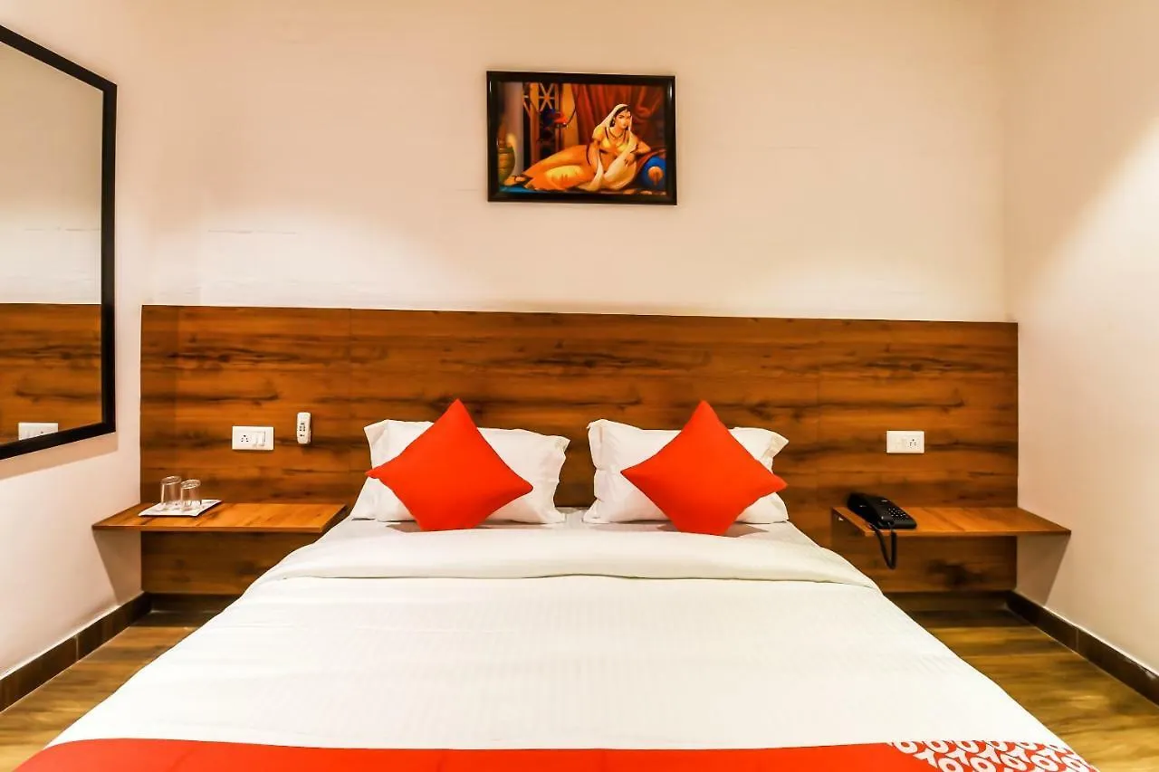 Capital O 19133 Oak Tree Hotel New Delhi 3*,